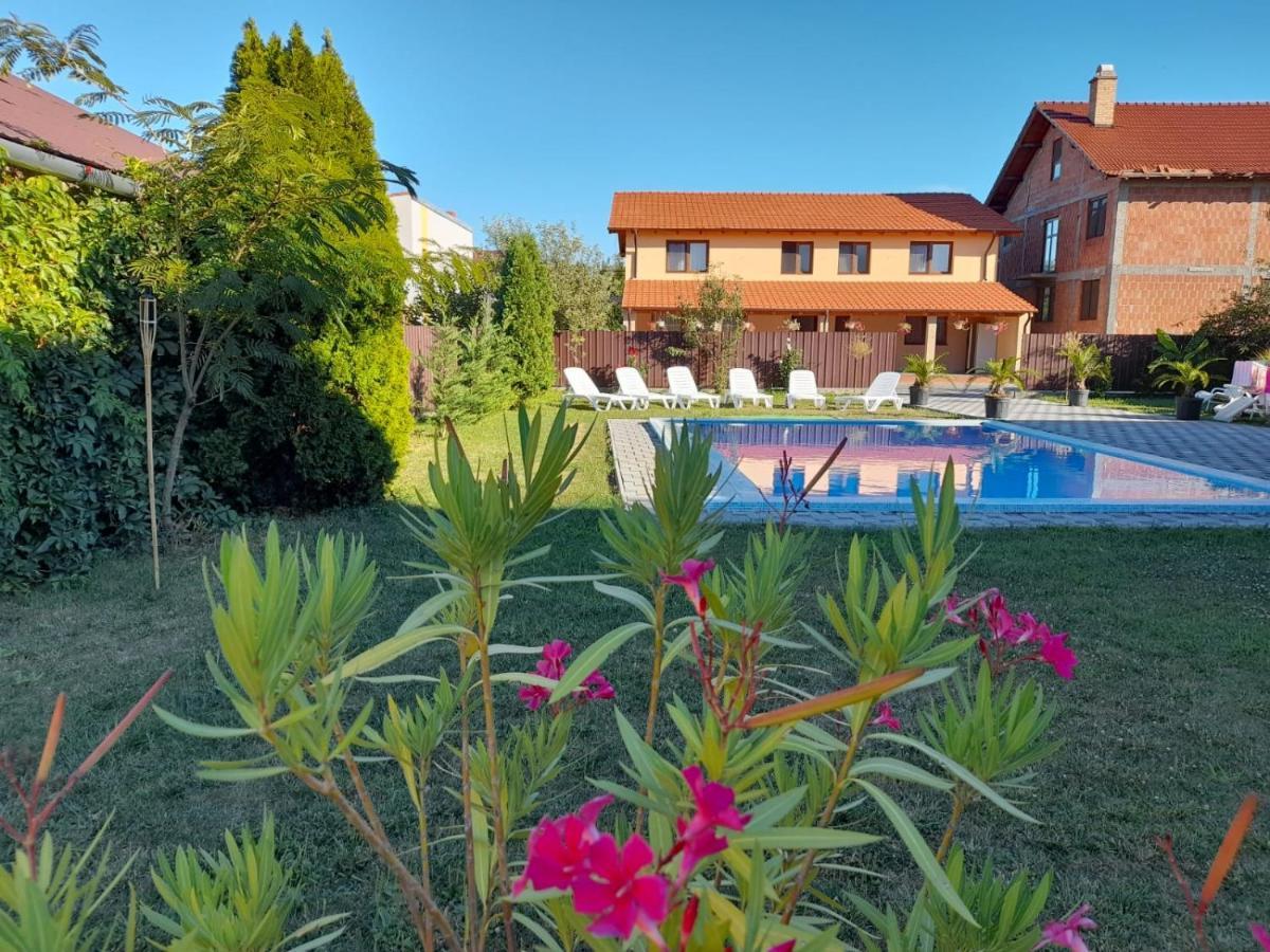 Casa Sannicolau Sînnicolau Mare Exterior foto